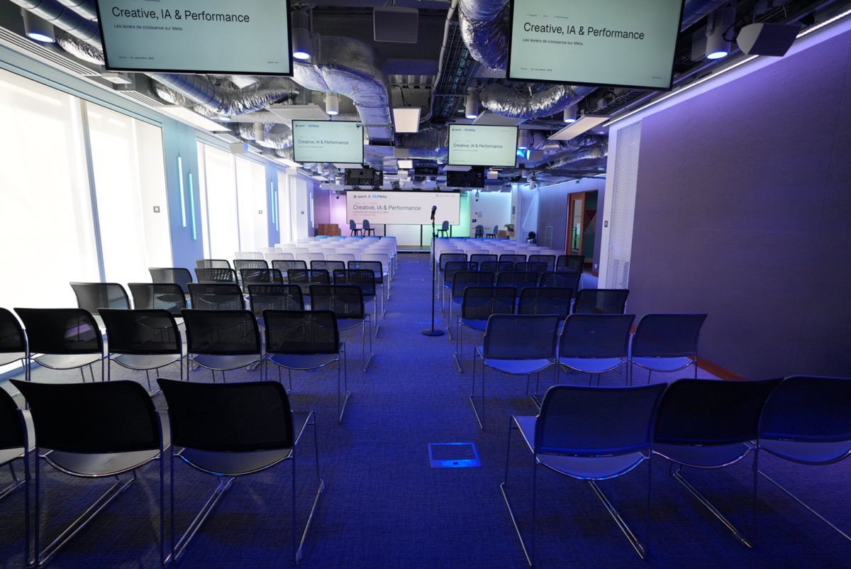 Salle de conférence de l'espace Grand Bleu, chez Meta Paris